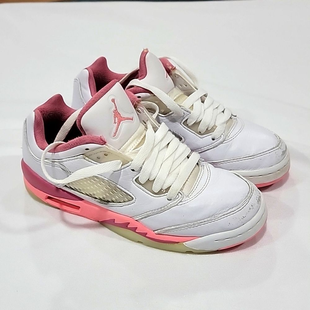 JORDANS.. youth, pink and white..